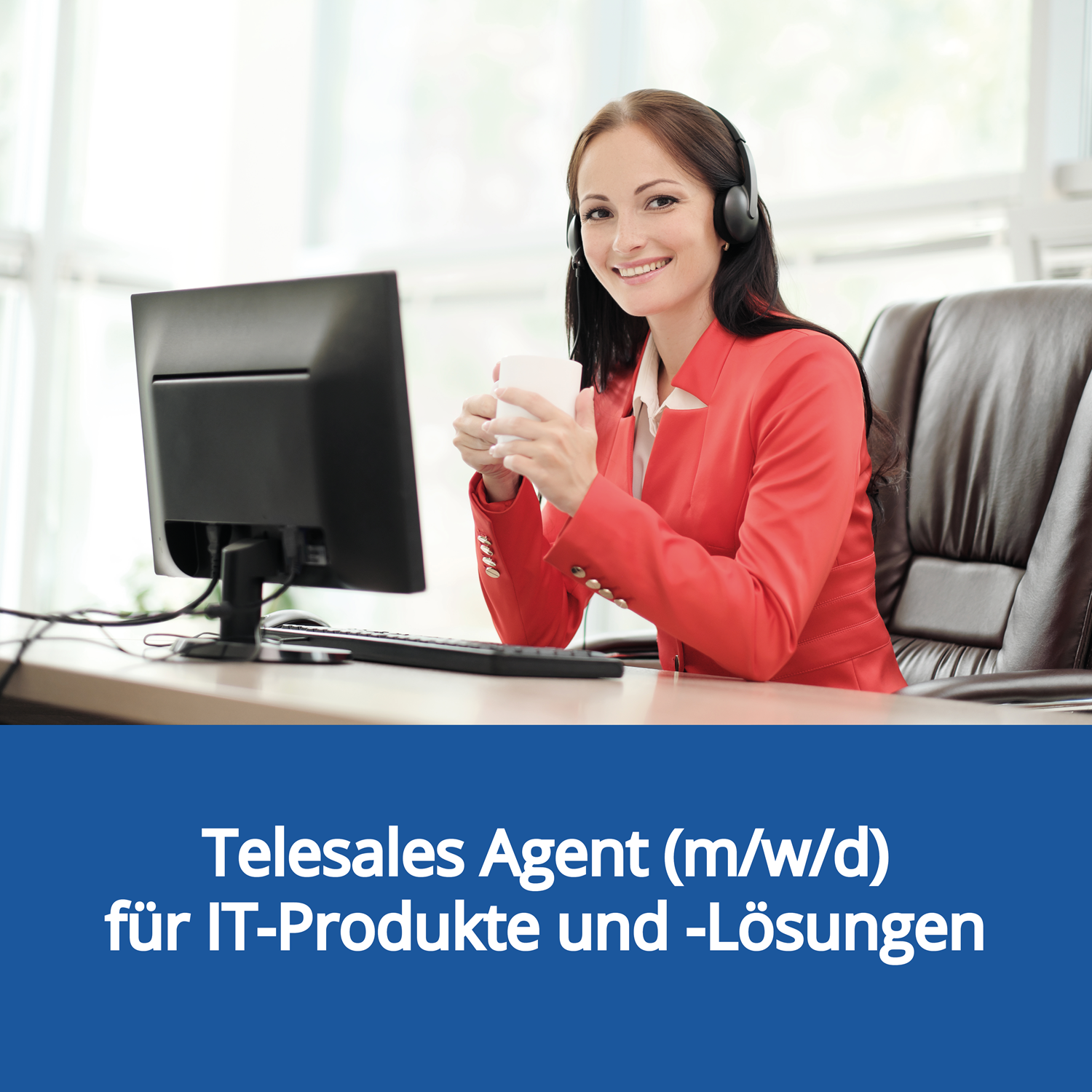 Frau telefoniert am Schreibtisch mit Headset. Verlinkung zur Stellenanzeige Telesales Agent (m/w/d) für IT-Produkte und -Lösungen.